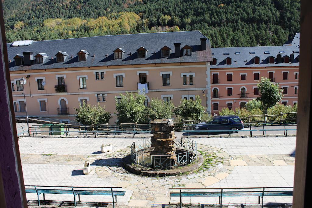 Albergue De Canfranc Estacion Pokoj fotografie