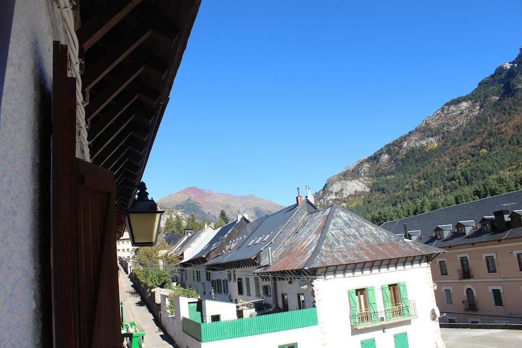 Albergue De Canfranc Estacion Pokoj fotografie